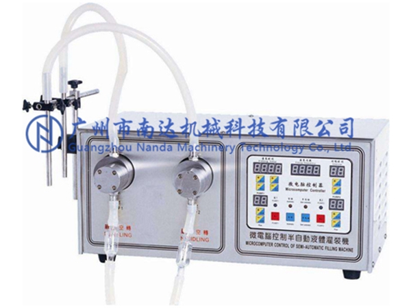 半自動雙頭灌裝機(jī) 半自動雙頭灌裝機(jī)